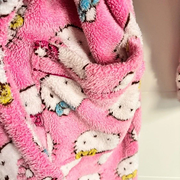 Hello Kitty Pink Robe - Picture 4 of 5